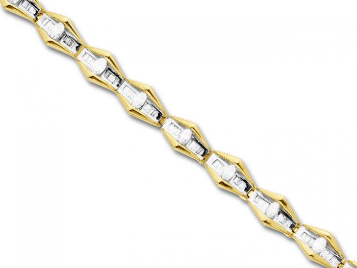 2 3/4 ct Oval & Baguette-cut Diamond Bracelet in 14K Gold